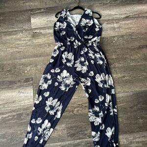 Colleen Lopez Navy & White Floral Sleeveless Jumpsuit. VT1